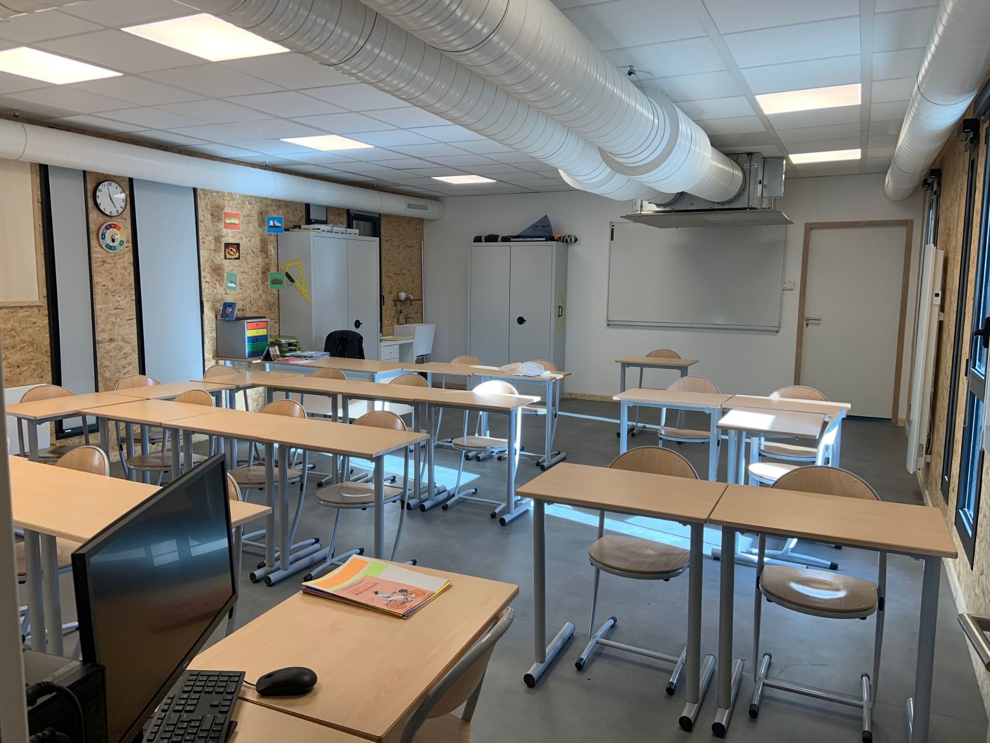 salle de cours dans le bâtiment modulaire prévu pour accueillir la classe SEGPA