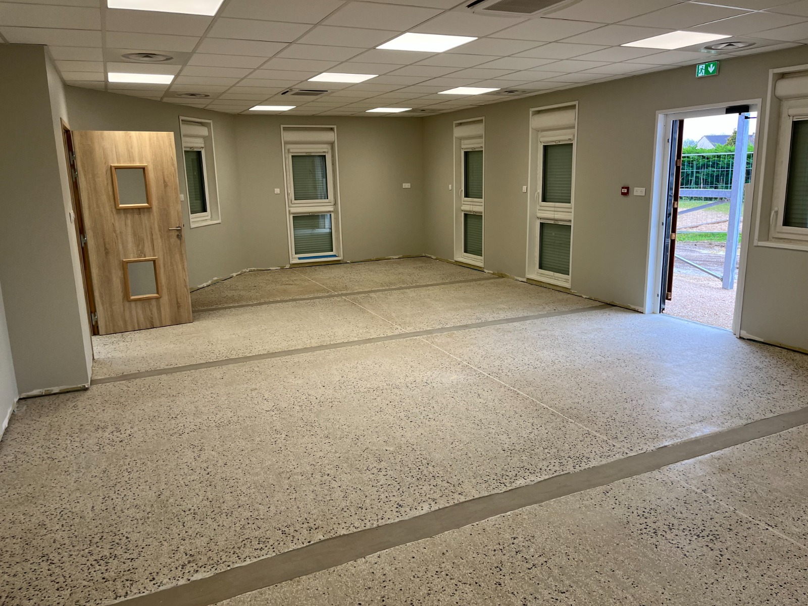 Chantier de construction modulaire pour une école 