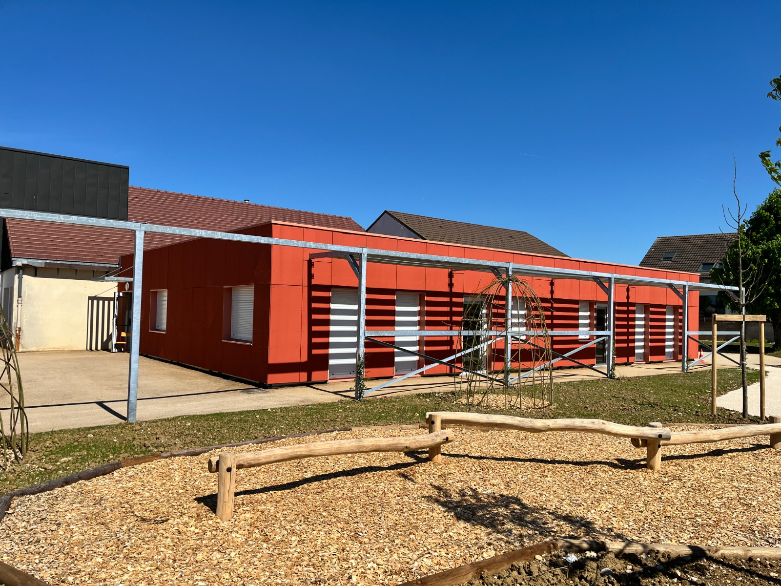 Vue extérieure extension modulaire d'une école 